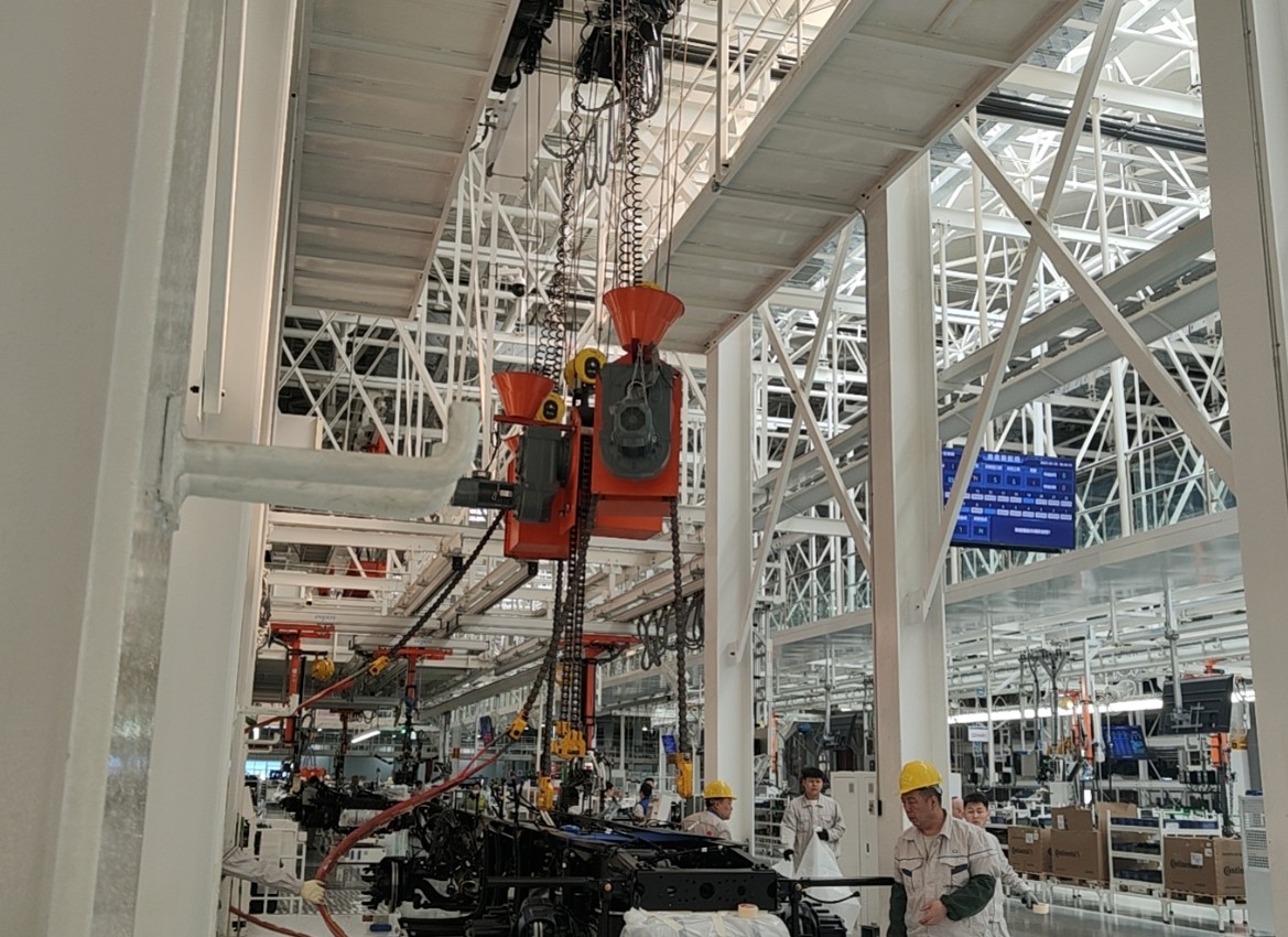 Chassis turning device with PLC