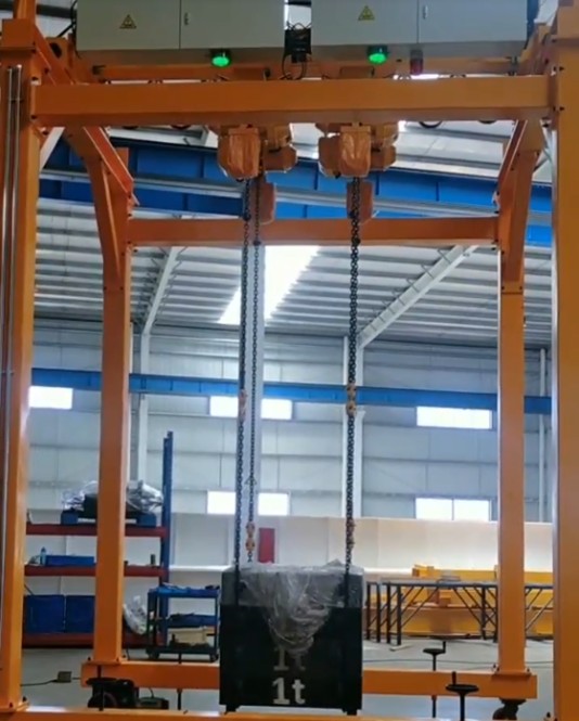 Gantry type double hoist turning device