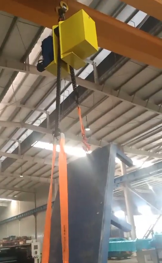 Battery powered crane turning device