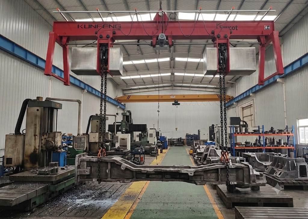 Rotator turning device for rotating special-shaped castings